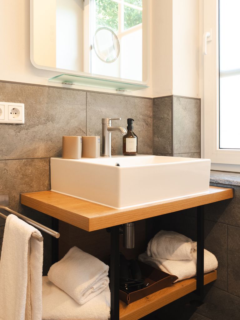 Falk&Frei-Haupthaus-DZ-Badezimmer